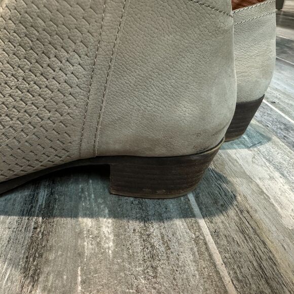 Lucky Brand Gray perforated side zip leather bootie Size 7.5 M Taupe Beige Color - Picture 4 of 6